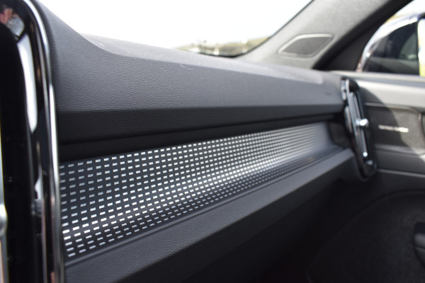 Volvo EX40 Extended Range 252PK Plus Black Ed. 82 kWh | Panodak | ACC | H&K | 20"LMV | Climate | Nubuck