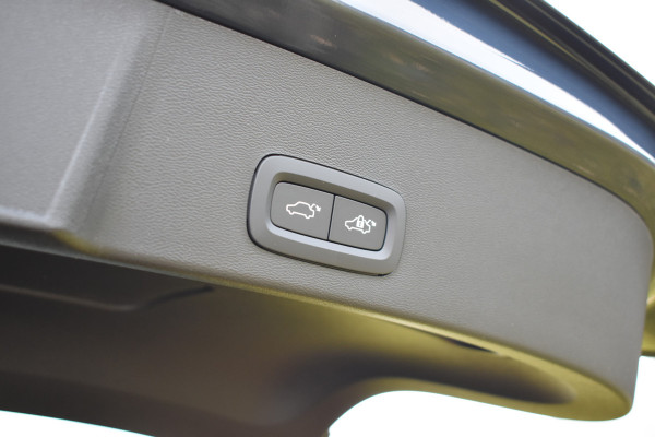 Volvo EX40 Extended Range 252PK Plus Black Ed. 82 kWh | Panodak | ACC | H&K | 20"LMV | Climate | Nubuck