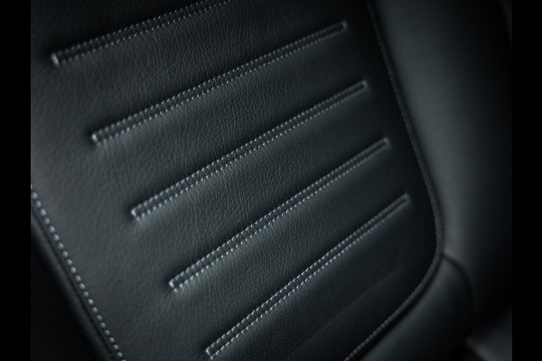 Mercedes-Benz GLC 300e 4MATIC AMG Line | Stoelverwarming | Burmester | Trekhaak | Comfort Stoelen |