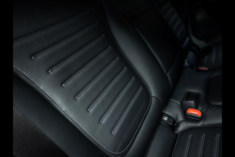 Mercedes-Benz GLC 300e 4MATIC AMG Line | Stoelverwarming | Burmester | Trekhaak | Comfort Stoelen |