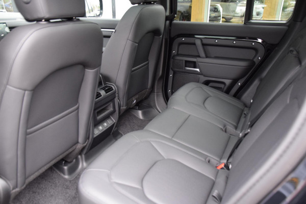 Land Rover Defender 110 P300e 110 X-Dynamic SE