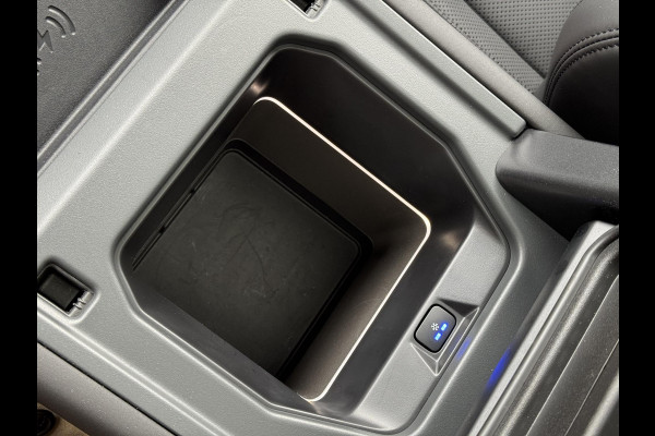 Land Rover Defender 110 P300e 110 X-Dynamic SE