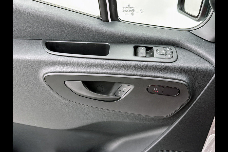 Mercedes-Benz Sprinter 319 1.9 CDI L2H1 Pro Stoelverwarming 3500kg trekhaak Distronic Navigatie BPM vrij