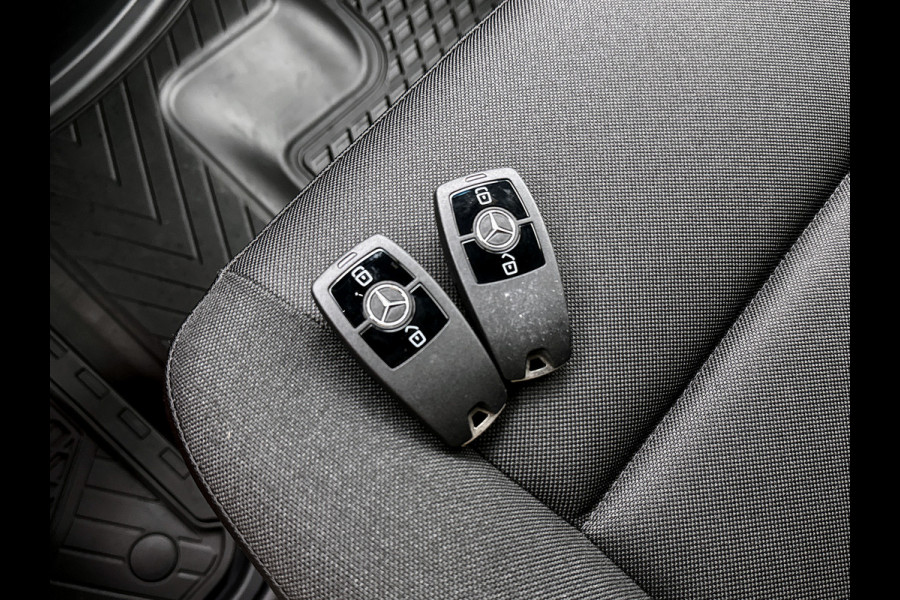 Mercedes-Benz Sprinter 319 1.9 CDI L2H1 Pro Stoelverwarming 3500kg trekhaak Distronic Navigatie BPM vrij