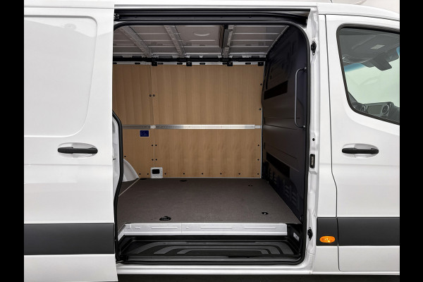 Mercedes-Benz Sprinter 319 1.9 CDI L2H1 Pro Stoelverwarming 3500kg trekhaak Distronic Navigatie BPM vrij
