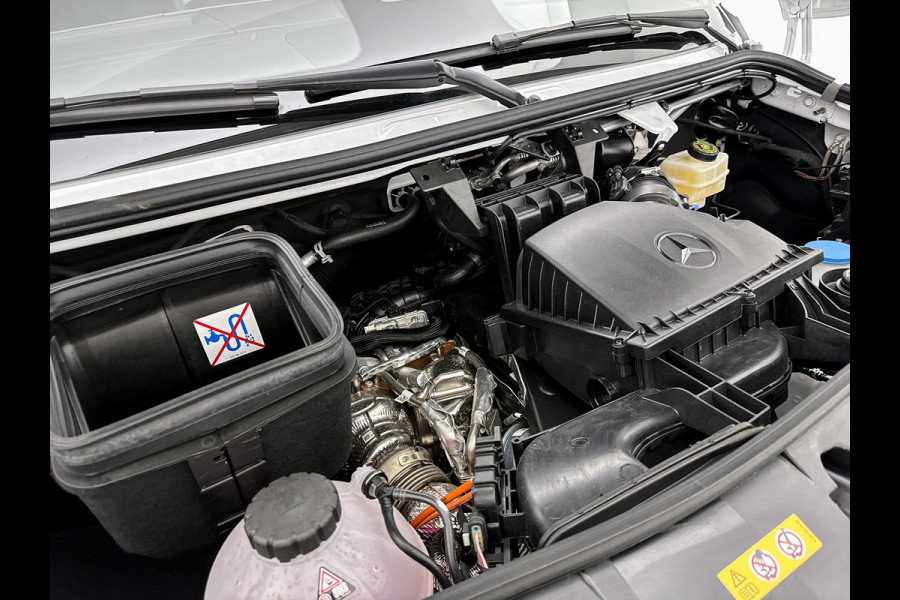 Mercedes-Benz Sprinter 319 1.9 CDI L2H1 Pro Stoelverwarming 3500kg trekhaak Distronic Navigatie BPM vrij