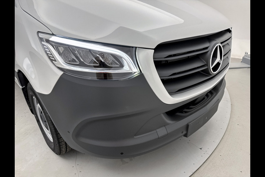 Mercedes-Benz Sprinter 319 1.9 CDI L2H1 Pro Stoelverwarming 3500kg trekhaak Distronic Navigatie BPM vrij