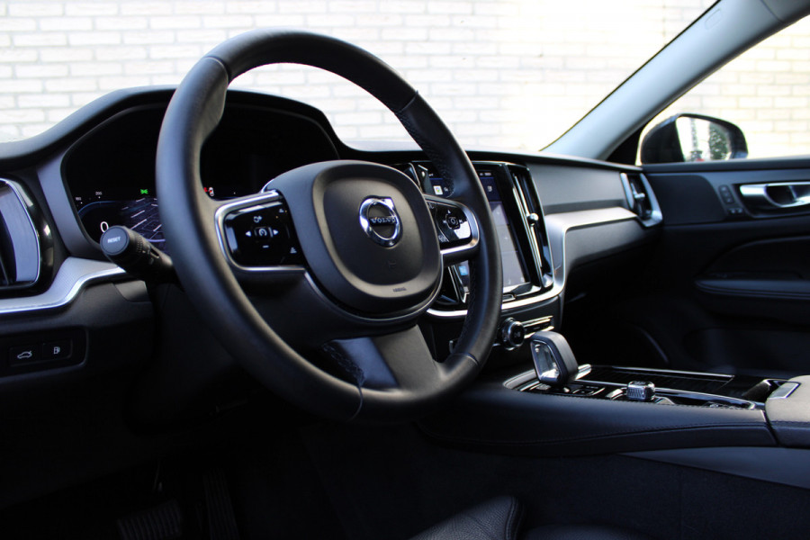 Volvo V60 2.0 T6 Plug-in hybrid AWD Plus Dark | Trekhaak | Adaptieve cruise | Memory | Camera