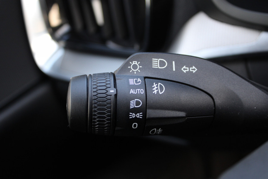 Volvo V60 2.0 T6 Plug-in hybrid AWD Plus Dark | Trekhaak | Adaptieve cruise | Memory | Camera