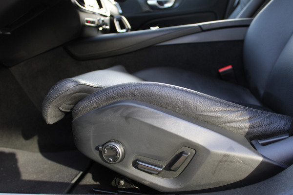 Volvo V60 2.0 T6 Plug-in hybrid AWD Plus Dark | Trekhaak | Adaptieve cruise | Memory | Camera