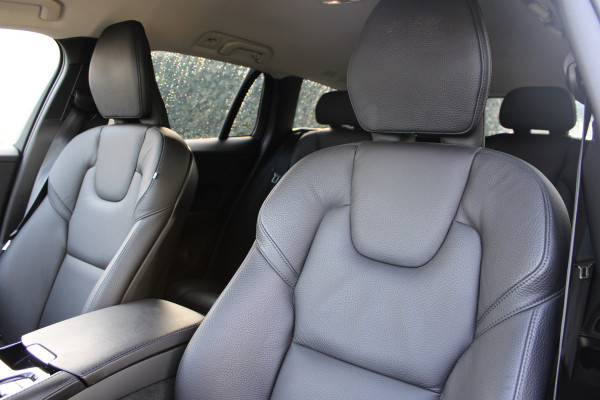 Volvo V60 2.0 T6 Plug-in hybrid AWD Plus Dark | Trekhaak | Adaptieve cruise | Memory | Camera