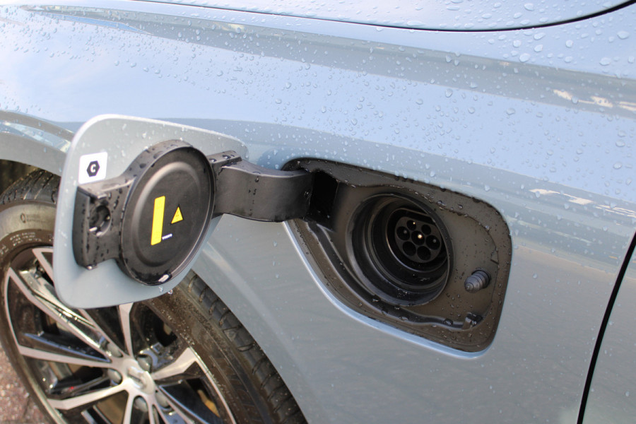 Volvo V60 2.0 T6 Plug-in hybrid AWD Plus Dark | Trekhaak | Adaptieve cruise | Memory | Camera