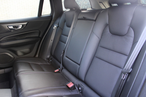 Volvo V60 2.0 T6 Plug-in hybrid AWD Plus Dark | Trekhaak | Adaptieve cruise | Memory | Camera