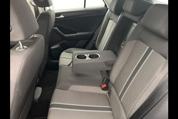 Volkswagen T-Roc 1.5 TSI Style Business Automaat Carplay Trekhaak Adaptive-cruise Navigatie