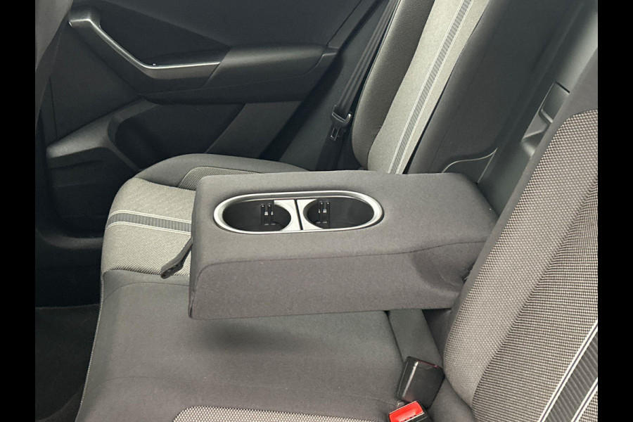 Volkswagen T-Roc 1.5 TSI Style Business Automaat Carplay Trekhaak Adaptive-cruise Navigatie