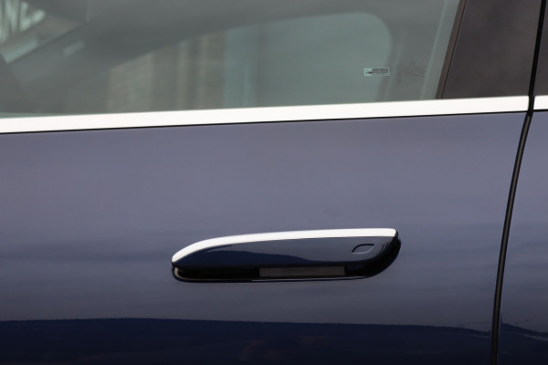 Mercedes-Benz EQS SUV 500 4MATIC Luxury Line 108 kWh | Luchtvering | Hyperscreen | Achterasbesturing | Distronic+ | Stoelventilatie | HUD | Elek. Achterbank | Burmester | Warmtepomp | Digital Light |