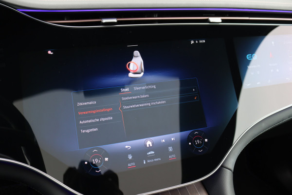 Mercedes-Benz EQS SUV 500 4MATIC Luxury Line 108 kWh | Luchtvering | Hyperscreen | Achterasbesturing | Distronic+ | Stoelventilatie | HUD | Elek. Achterbank | Burmester | Warmtepomp | Digital Light |