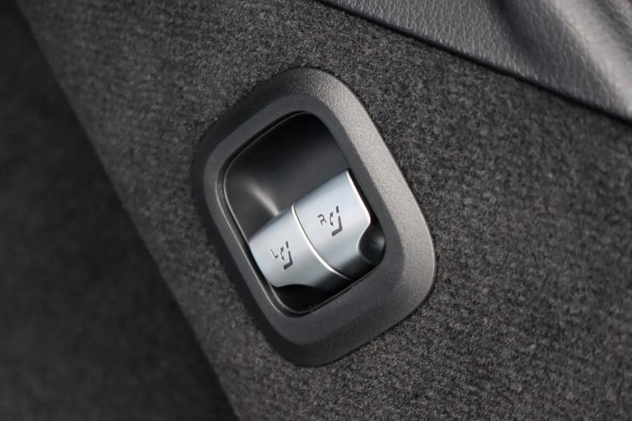 Mercedes-Benz EQS SUV 500 4MATIC Luxury Line 108 kWh | Luchtvering | Hyperscreen | Achterasbesturing | Distronic+ | Stoelventilatie | HUD | Elek. Achterbank | Burmester | Warmtepomp | Digital Light |