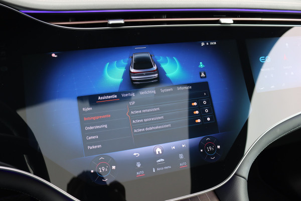 Mercedes-Benz EQS SUV 500 4MATIC Luxury Line 108 kWh | Luchtvering | Hyperscreen | Achterasbesturing | Distronic+ | Stoelventilatie | HUD | Elek. Achterbank | Burmester | Warmtepomp | Digital Light |