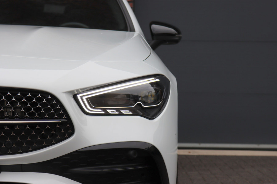Mercedes-Benz CLA-Klasse Shooting Brake 250 e AMG Line Aut8 | Facelift | Panoramadak | Distronic+ | Memory | Verwarmd Stuuwiel | Leder | HUD | Sfeerverlichting | Augmented Reality | Surround Camera | Keyless Go |