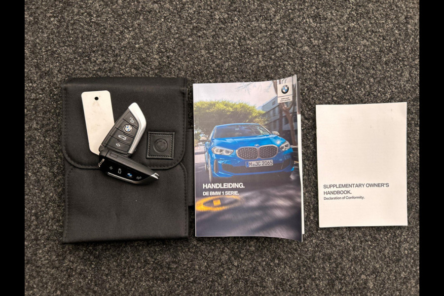 BMW 1-serie 118i Executive Edition * Origineel Nederlands * Carplay Navigatie Climate-control Cruise