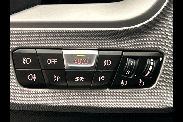 BMW 1-serie 118i Executive Edition * Origineel Nederlands * Carplay Navigatie Climate-control Cruise