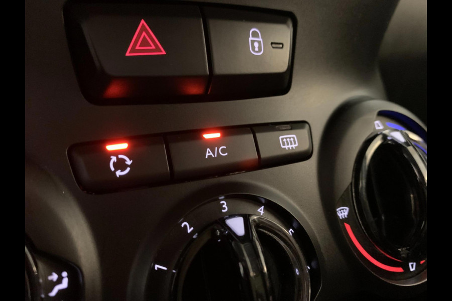 Peugeot 208 1.2 PureTech Blue Lion AIRCO NAVI CRUISE ELEK RAMEN CENT VERG SPARCO WIELDOPSET MULTI STUUR MISTLAMPEN NIEUWSTAAT