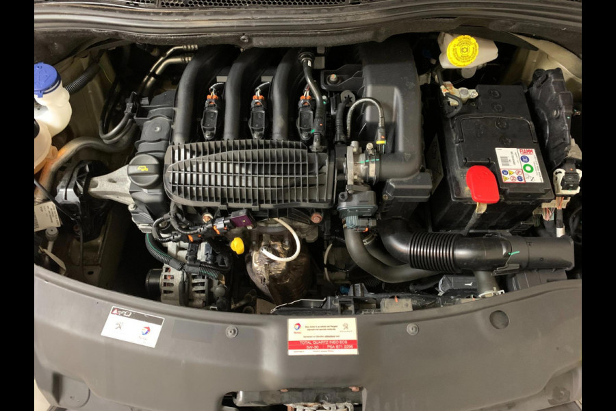 Peugeot 208 1.2 PureTech Blue Lion AIRCO NAVI CRUISE ELEK RAMEN CENT VERG SPARCO WIELDOPSET MULTI STUUR MISTLAMPEN NIEUWSTAAT