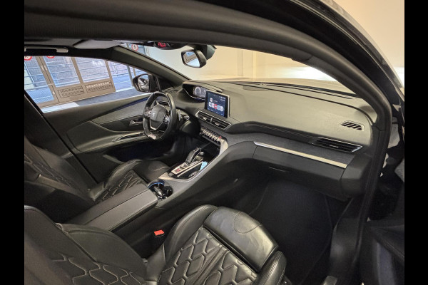 Peugeot 5008 1.6 PureTech GT-Line 7 pers | Panoramadak | Trekhaak afneembaar | Leder | Memory | Stoelverwarming | elektrisch verstelbare stoelen | Navi | Android auto / Apple carplay | Elektrische achterklep | Achteruitrijcamera
