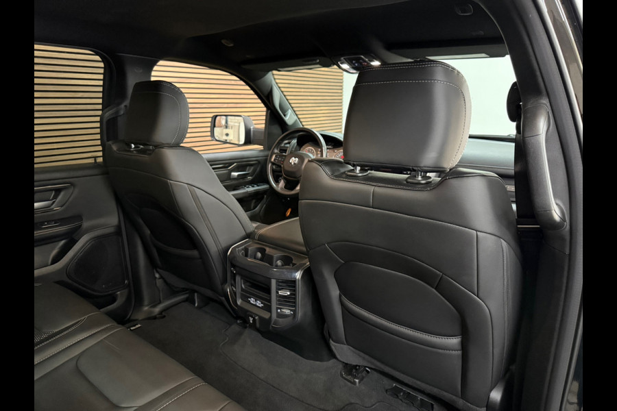 Dodge Ram 1500 5.7 V8 4x4 Crew Cab Sport | Full BLACK | Camera | ALPINE | Soft Cover | Apple Carplay | Cruise |