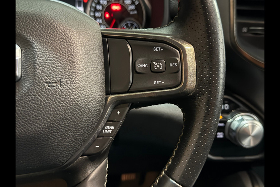 Dodge Ram 1500 5.7 V8 4x4 Crew Cab Sport | Full BLACK | Camera | ALPINE | Soft Cover | Apple Carplay | Cruise |