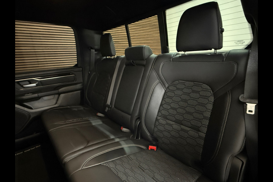 Dodge Ram 1500 5.7 V8 4x4 Crew Cab Sport | Full BLACK | Camera | ALPINE | Soft Cover | Apple Carplay | Cruise |