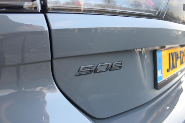 Peugeot 508 SW 1.6 HYbrid 225PK ALLURE BLACK PACK MATRIX LED KOPLAMPEN | ADAPTIEVE ACHTERVERLICHTING | SFEERVERLICHTING | NAVIGATIE | DRAADLOOS APPLE CARPLAY/ANDROID AUTO | HD CAMERA'S VOOR EN ACHTER PLUS 360 | ADAPTIEVE CRUISCONTROL | COMFORT BUSINESS PACK - AGR VOORSTOELEN MET UITSCHUIFBARE NEUS, STOELVERWARMING, ELEKTRISCH VERSTELBARE HELLINGSHOEK/LENDESTEUN | DODEHOEKBEWAKING | 18'' LICHTMETALEN VELGEN TYPE SPERONE BLACK | DONKERE HEMELBEKLEDING | ELEKTRISCH BEDIENBARE ACHTERKLEP | GLANZEND ZWARTE DAKRAILING | EXTRA GETINTE ACHTERRUITEN |