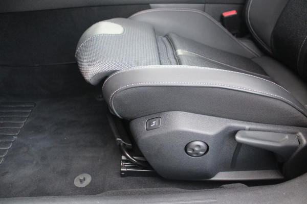 Peugeot 508 SW 1.6 HYbrid 225PK ALLURE BLACK PACK MATRIX LED KOPLAMPEN | ADAPTIEVE ACHTERVERLICHTING | SFEERVERLICHTING | NAVIGATIE | DRAADLOOS APPLE CARPLAY/ANDROID AUTO | HD CAMERA'S VOOR EN ACHTER PLUS 360 | ADAPTIEVE CRUISCONTROL | COMFORT BUSINESS PACK - AGR VOORSTOELEN MET UITSCHUIFBARE NEUS, STOELVERWARMING, ELEKTRISCH VERSTELBARE HELLINGSHOEK/LENDESTEUN | DODEHOEKBEWAKING | 18'' LICHTMETALEN VELGEN TYPE SPERONE BLACK | DONKERE HEMELBEKLEDING | ELEKTRISCH BEDIENBARE ACHTERKLEP | GLANZEND ZWARTE DAKRAILING | EXTRA GETINTE ACHTERRUITEN |