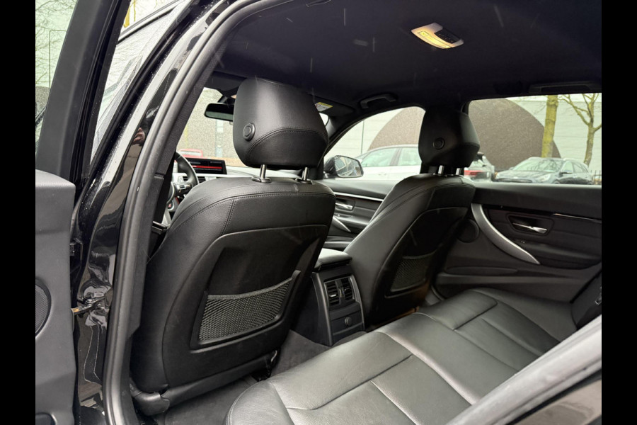 BMW 3 Serie Touring 318i M Sport Corporate Lease HIGH EXEC.| 81.000KM!| ORIG. NL|  LEER| ELEKTRISCHE ACHTERKLEP| AFNEEMBARE TREKHAAK| STOELVERWARMING| 19 INCH!| SUPER NETJES| RIJKLAARPRIJS INCL. 12 MND BOVAG GARANTIE