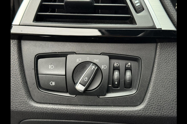 BMW 3 Serie Touring 318i M Sport Corporate Lease HIGH EXEC.| 81.000KM!| ORIG. NL|  LEER| ELEKTRISCHE ACHTERKLEP| AFNEEMBARE TREKHAAK| STOELVERWARMING| 19 INCH!| SUPER NETJES| RIJKLAARPRIJS INCL. 12 MND BOVAG GARANTIE