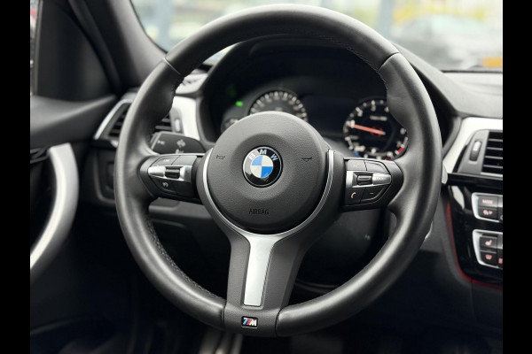 BMW 3 Serie Touring 318i M Sport Corporate Lease HIGH EXEC.| 81.000KM!| ORIG. NL|  LEER| ELEKTRISCHE ACHTERKLEP| AFNEEMBARE TREKHAAK| STOELVERWARMING| 19 INCH!| SUPER NETJES| RIJKLAARPRIJS INCL. 12 MND BOVAG GARANTIE