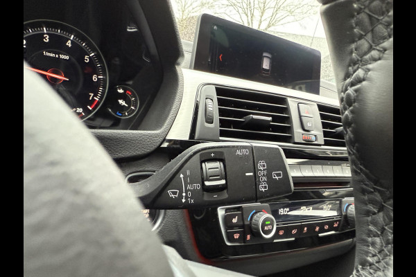 BMW 3 Serie Touring 318i M Sport Corporate Lease HIGH EXEC.| 81.000KM!| ORIG. NL|  LEER| ELEKTRISCHE ACHTERKLEP| AFNEEMBARE TREKHAAK| STOELVERWARMING| 19 INCH!| SUPER NETJES| RIJKLAARPRIJS INCL. 12 MND BOVAG GARANTIE