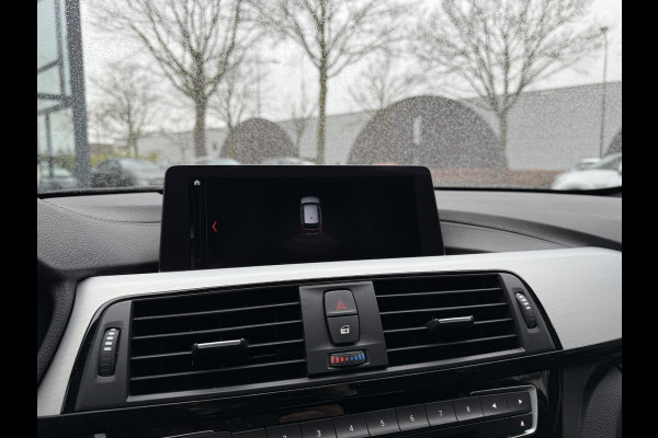 BMW 3 Serie Touring 318i M Sport Corporate Lease HIGH EXEC.| 81.000KM!| ORIG. NL|  LEER| ELEKTRISCHE ACHTERKLEP| AFNEEMBARE TREKHAAK| STOELVERWARMING| 19 INCH!| SUPER NETJES| RIJKLAARPRIJS INCL. 12 MND BOVAG GARANTIE