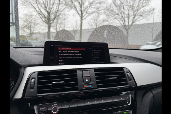 BMW 3 Serie Touring 318i M Sport Corporate Lease HIGH EXEC.| 81.000KM!| ORIG. NL|  LEER| ELEKTRISCHE ACHTERKLEP| AFNEEMBARE TREKHAAK| STOELVERWARMING| 19 INCH!| SUPER NETJES| RIJKLAARPRIJS INCL. 12 MND BOVAG GARANTIE