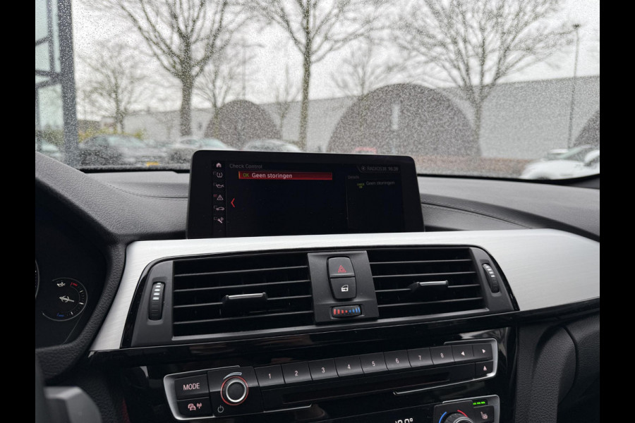 BMW 3 Serie Touring 318i M Sport Corporate Lease HIGH EXEC.| 81.000KM!| ORIG. NL|  LEER| ELEKTRISCHE ACHTERKLEP| AFNEEMBARE TREKHAAK| STOELVERWARMING| 19 INCH!| SUPER NETJES| RIJKLAARPRIJS INCL. 12 MND BOVAG GARANTIE