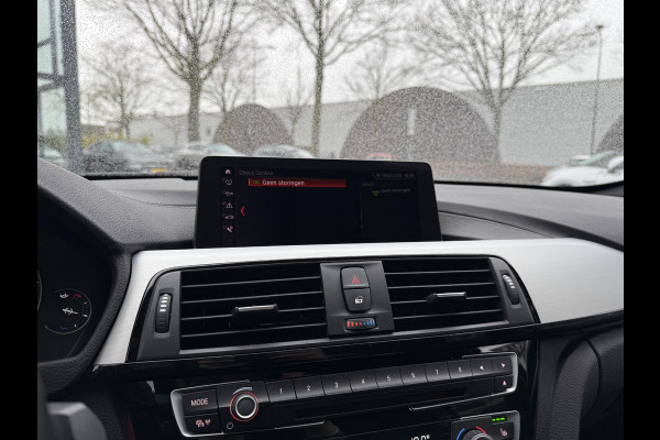 BMW 3 Serie Touring 318i M Sport Corporate Lease HIGH EXEC.| 81.000KM!| ORIG. NL|  LEER| ELEKTRISCHE ACHTERKLEP| AFNEEMBARE TREKHAAK| STOELVERWARMING| 19 INCH!| SUPER NETJES| RIJKLAARPRIJS INCL. 12 MND BOVAG GARANTIE