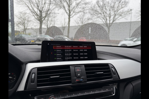 BMW 3 Serie Touring 318i M Sport Corporate Lease HIGH EXEC.| 81.000KM!| ORIG. NL|  LEER| ELEKTRISCHE ACHTERKLEP| AFNEEMBARE TREKHAAK| STOELVERWARMING| 19 INCH!| SUPER NETJES| RIJKLAARPRIJS INCL. 12 MND BOVAG GARANTIE