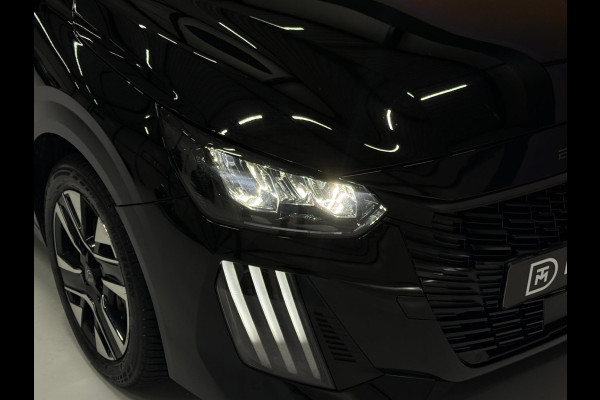 Peugeot 208 Allure BLACKEDITION Aut. 100 PK Navi Leder Led Carbon PDC ACC Carplay