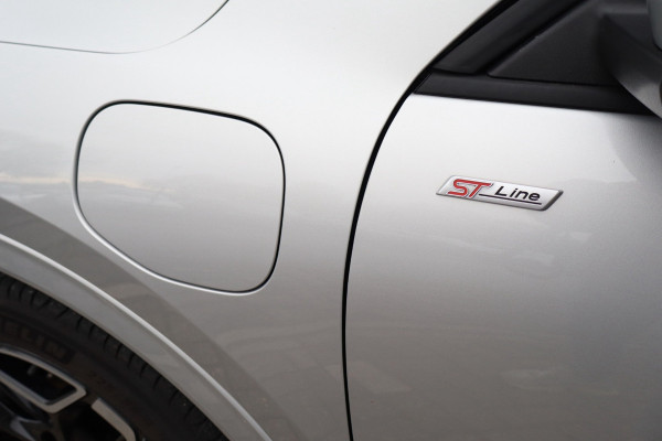 Ford Kuga 2.5 PHEV ST-Line 225 Pk / Panoramadak, Climate / Cruise / Camera / B&O / Trekhaak / 19".