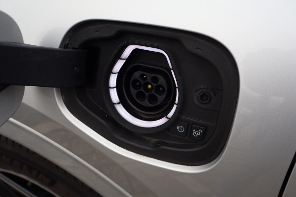 Ford Kuga 2.5 PHEV ST-Line 225 Pk / Panoramadak, Climate / Cruise / Camera / B&O / Trekhaak / 19".