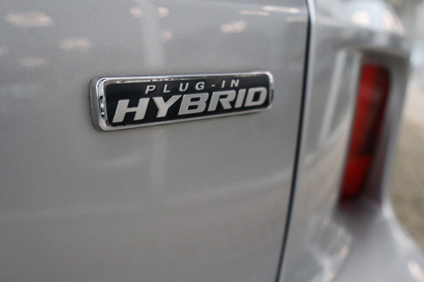 Ford Kuga 2.5 PHEV ST-Line 225 Pk / Panoramadak, Climate / Cruise / Camera / B&O / Trekhaak / 19".