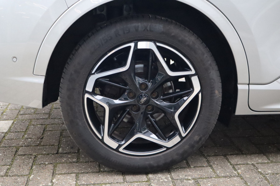 Ford Kuga 2.5 PHEV ST-Line 225 Pk / Panoramadak, Climate / Cruise / Camera / B&O / Trekhaak / 19".