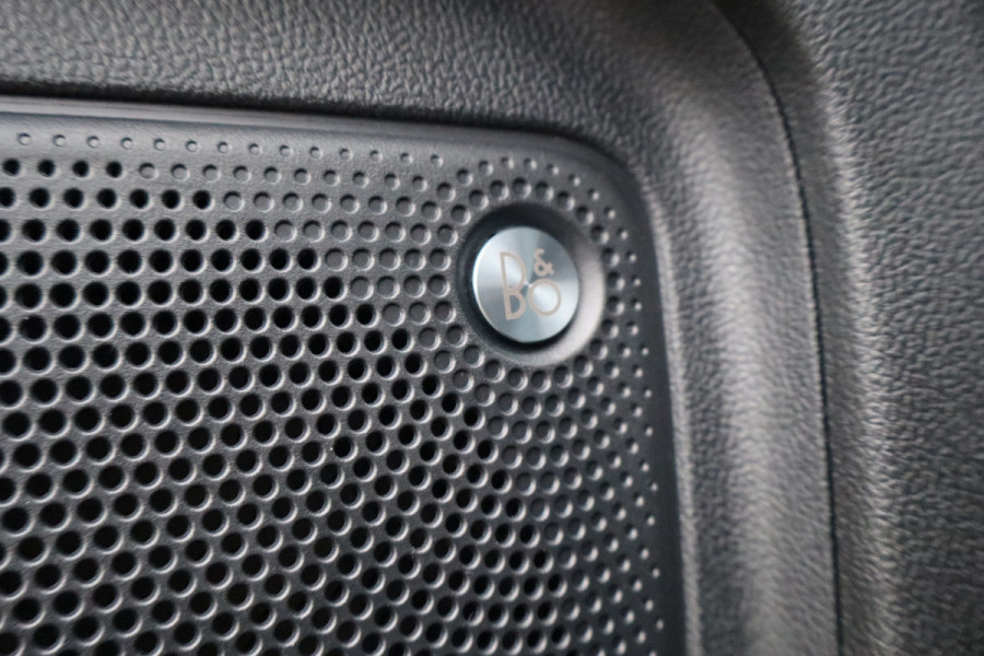 Ford Kuga 2.5 PHEV ST-Line 225 Pk / Panoramadak, Climate / Cruise / Camera / B&O / Trekhaak / 19".