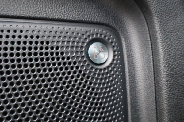 Ford Kuga 2.5 PHEV ST-Line 225 Pk / Panoramadak, Climate / Cruise / Camera / B&O / Trekhaak / 19".